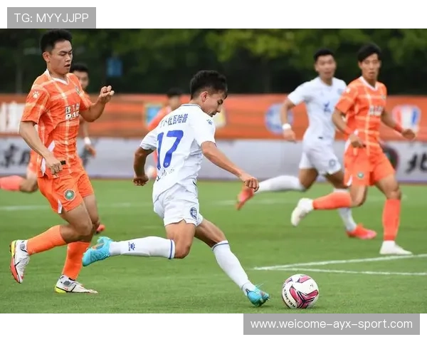 陕西联合冯伯元禁区前沿停球，顺势分边给到空位